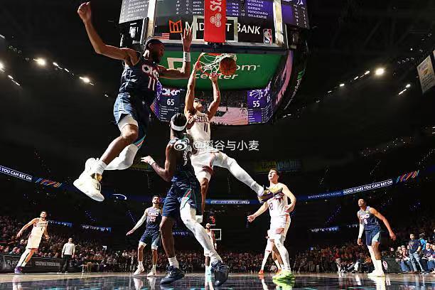 之前也说了，太阳主教练乔丹-奥特虽然年纪不大，但是其实是非常固执的。比如伊戈达罗