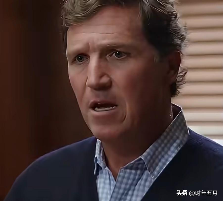 经济学人主编赞妮·明顿·贝多斯采访了MAGA中的重要人物塔克·卡尔森，谈到了他为