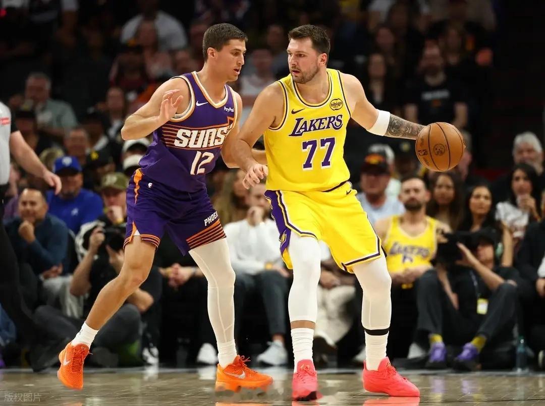 NBA 再创历史！詹姆斯迎湖人生涯12000分里程碑 东契奇41+8+8 湖人遭