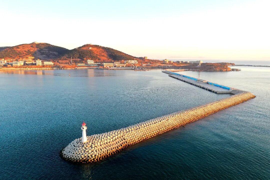 晒图笔记大赛 近日，由中国地质调查局青岛海洋地质研究所承建的天然气水合物钻采船（