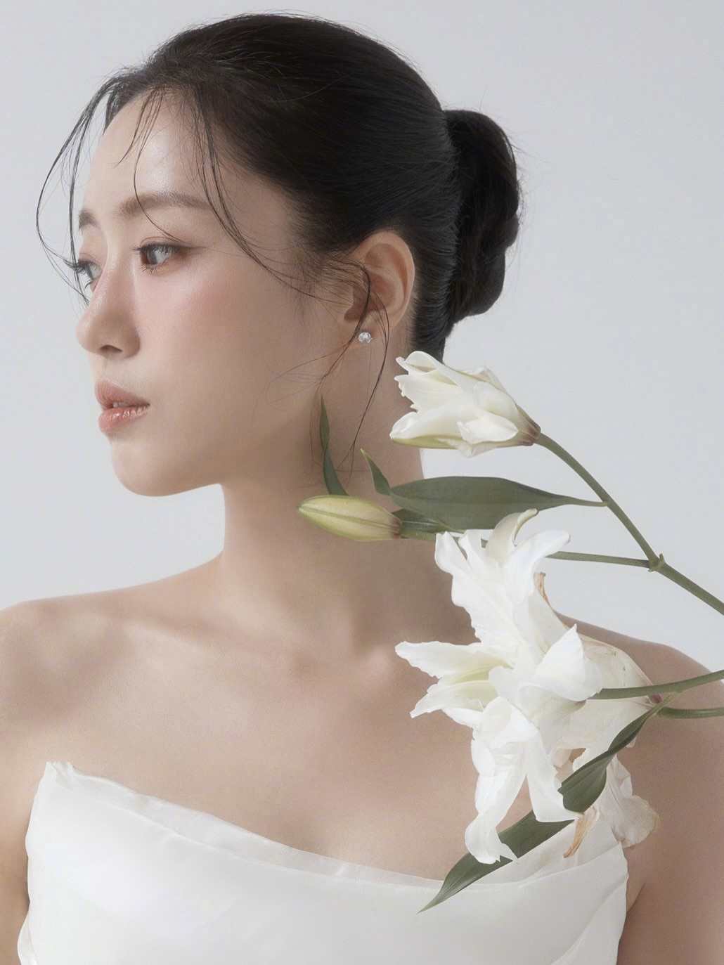 咸恩静[超话]婚纱照公开，美美[爱你][喜] ​​​