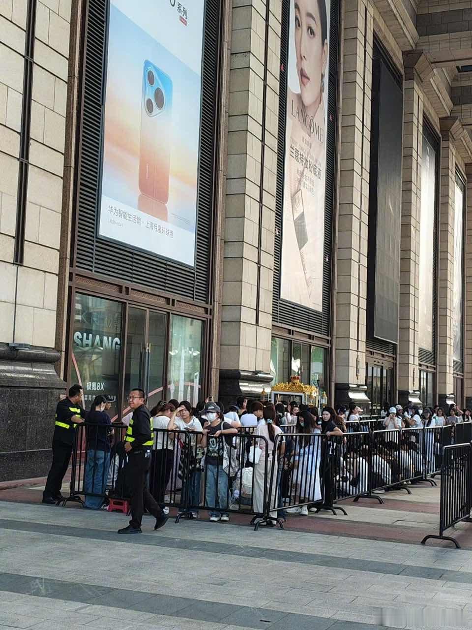 张凌赫上海gucci人气张凌赫gucci人气 张凌赫上海gucci线下人气 