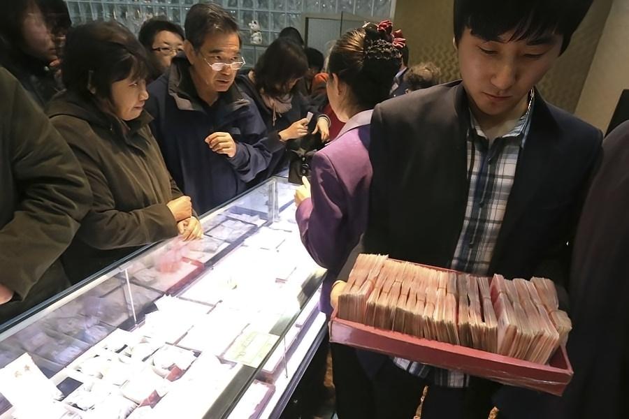 智商税？从1600元到350元，片仔癀为何一夜跌落神坛？

还记得2021年夏天