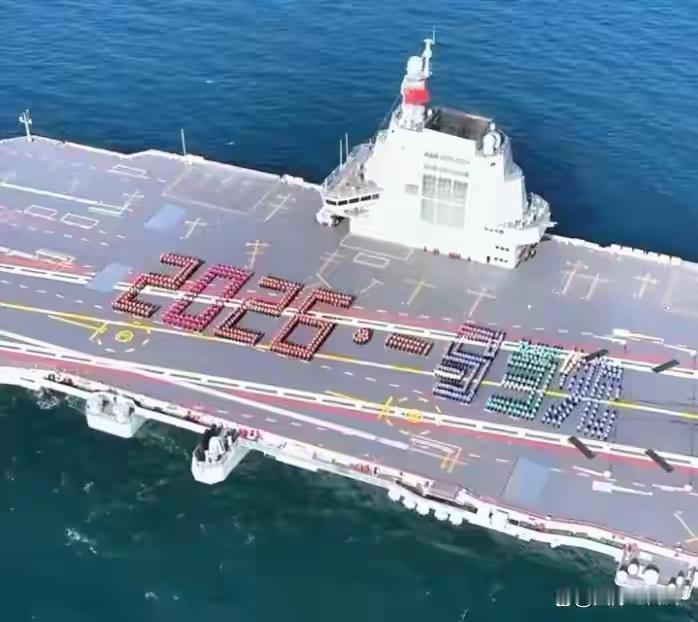 2月14日，一则来自福建舰的新春祝福刷爆全网，温暖又提气。中国人民解放军海军福建