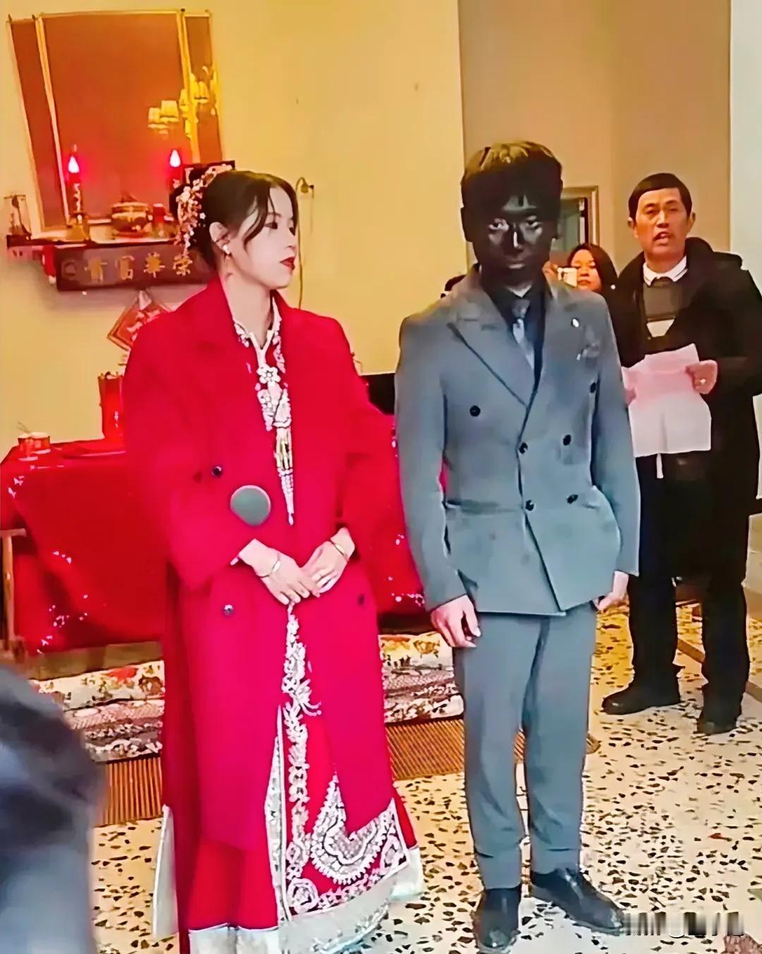 怎么回事？不仔细看，还以为是嫁了非洲兄弟！
这太有担当了，一切以大局为重，他不想