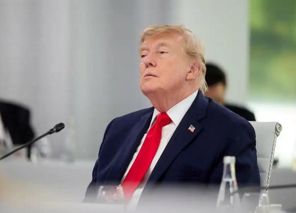 美国这回算是碰上硬茬了！
 
打伊朗花了快一千亿美元，仗打了3个多月没打赢，最后
