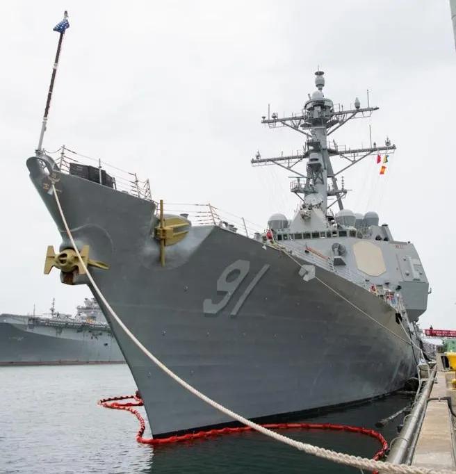 军事网站18日报道，美国海军首艘接受“驱逐舰现代化2.0”升级的“平克尼号”（D