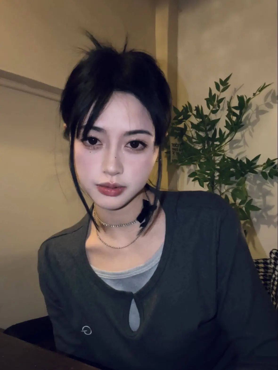 谁许你天上人间 谁同你恨海情天。