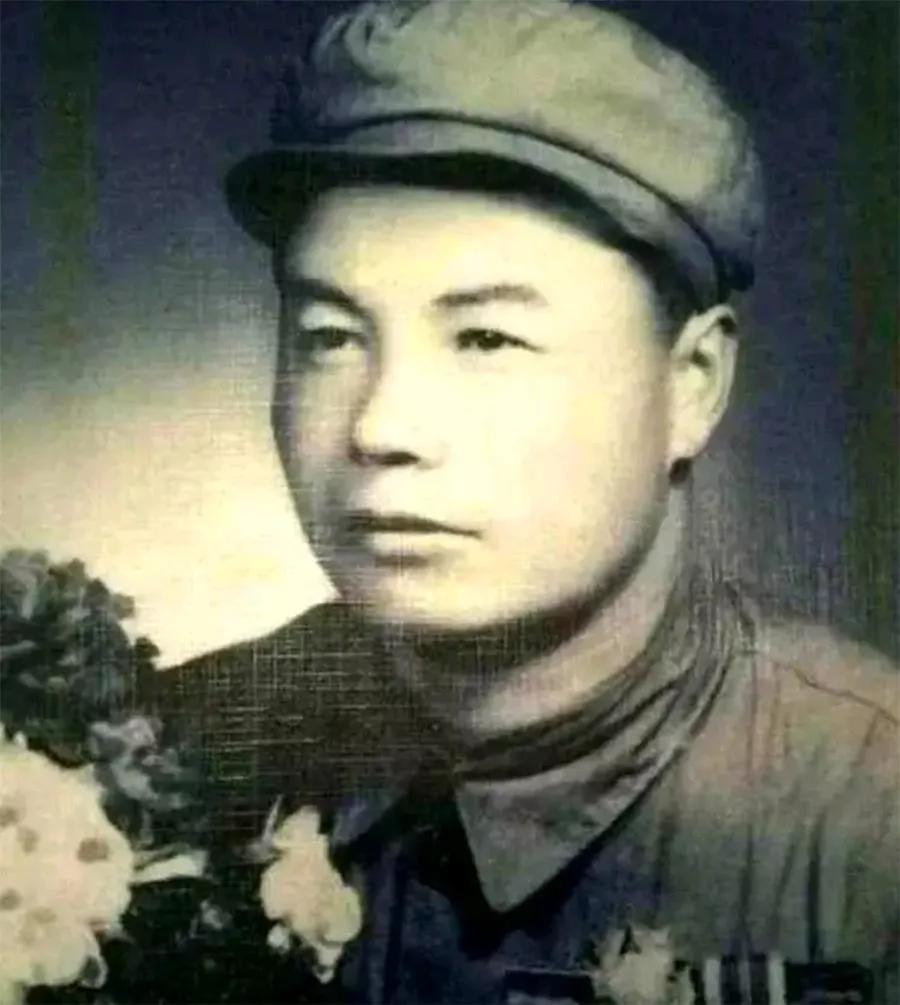 一人吓崩英军百年王牌连，志愿军战士凭一己之力俘虏63名敌军，这段传奇至今让英国战