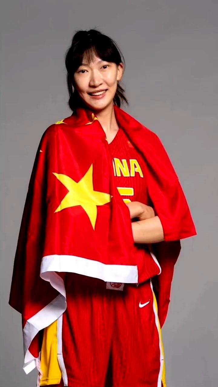 只打了4分40秒，就让所有人看明白了，那个被叫作“女版文班亚马”的人回来了。
