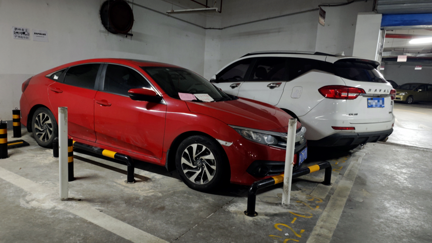马上评｜副处长被指霸道停车，“八小时以外”也要管