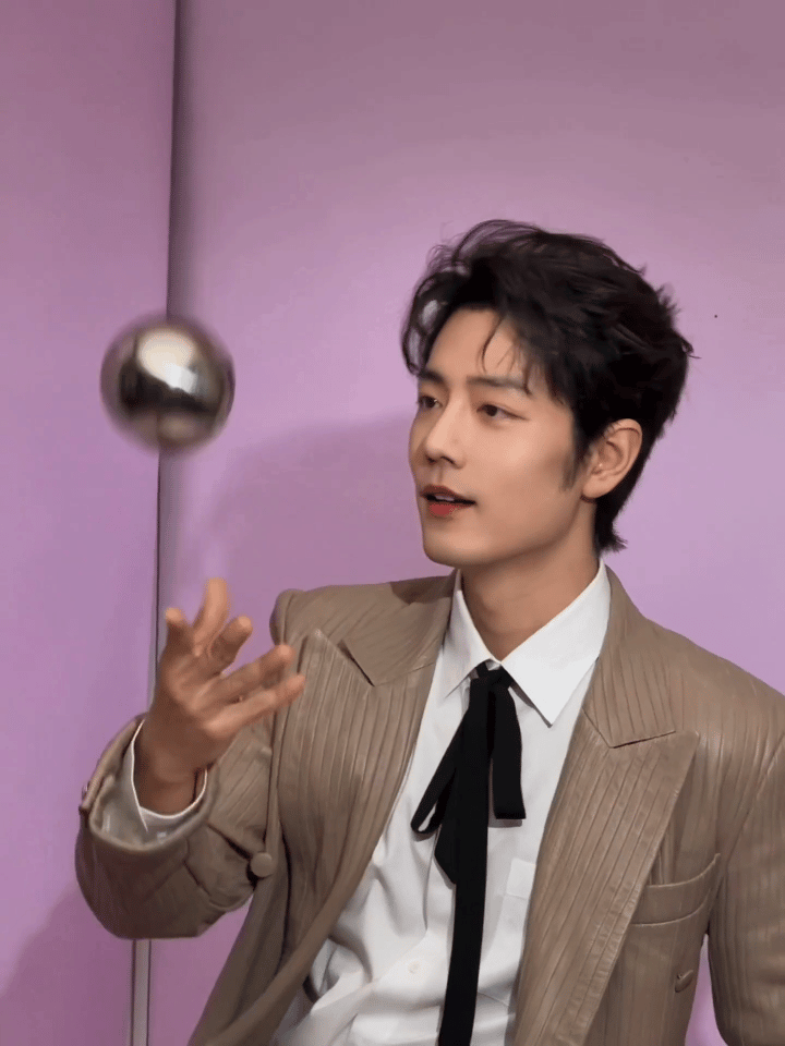 第一套衣服的动图