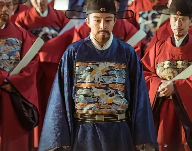 三百多年了，汉人祖先的衣冠遗失殆尽，除了在戏台上还残留下一点仅存的记忆。
​​​