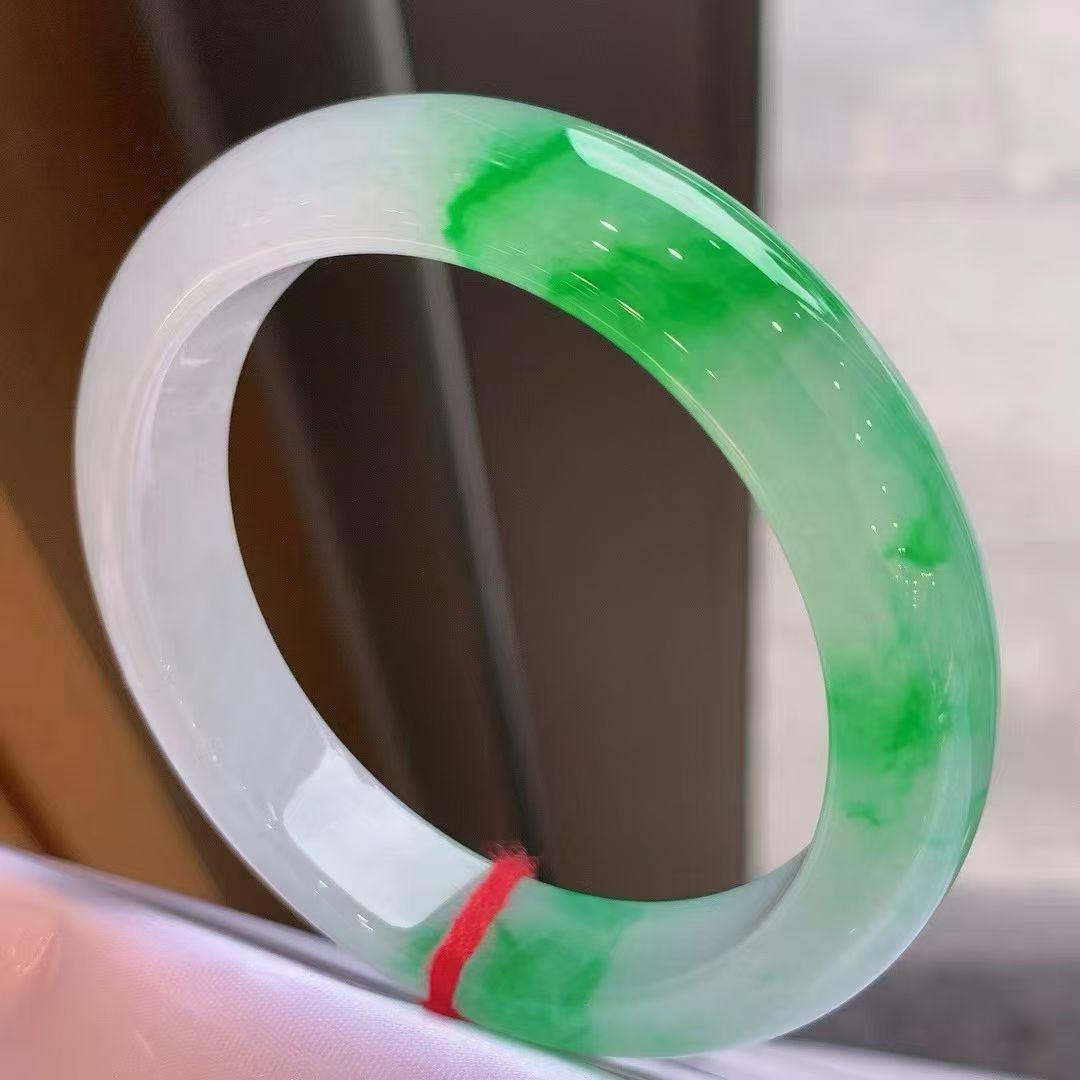 冰阳绿正圈手镯，色阳起胶，完美大大六价，圈口52*12*8mm