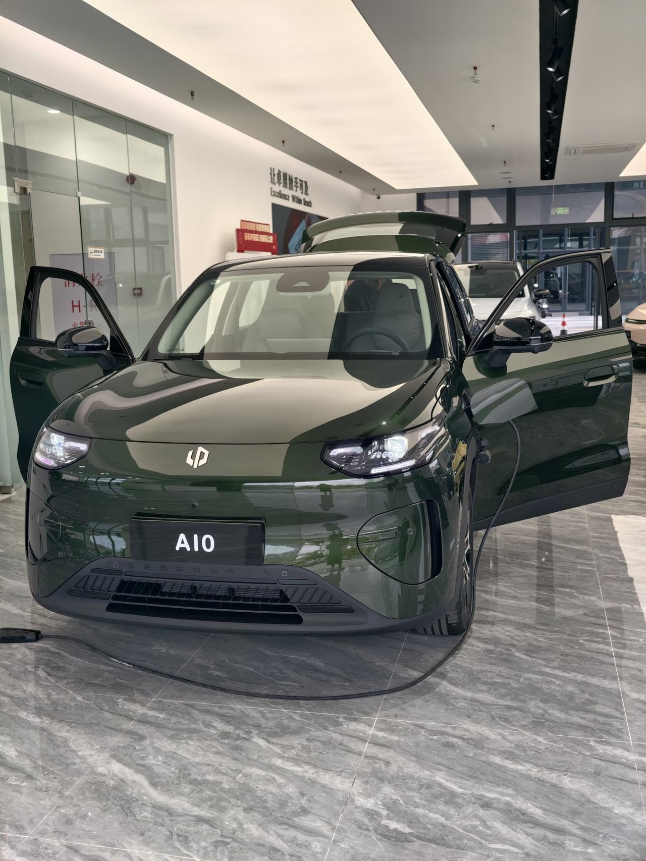 零跑飘了?
老板采访表示：“国内市场容不下那么多车企”
很扎心但也是实话！

现