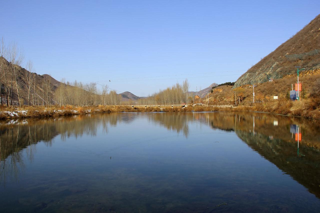 凌源景观系列之四十三——雹神庙水乡
​
       辽西是干旱地区 ，水对辽西