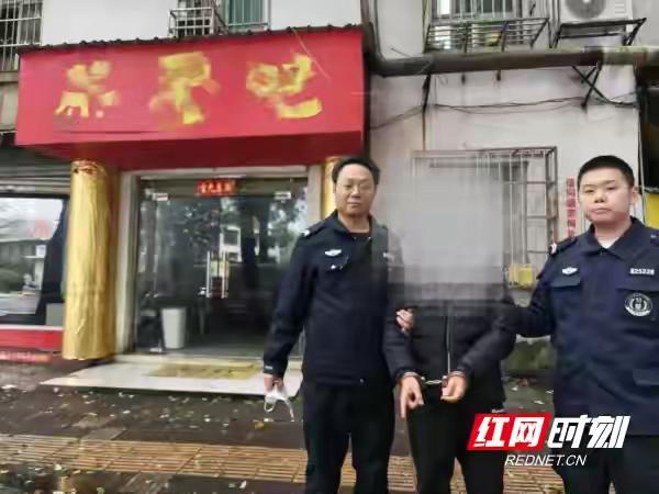 偷车换赌资！顺手牵羊也是偷
株洲石峰区黎某热衷于麻将赌博。有一天打完麻将回家路上