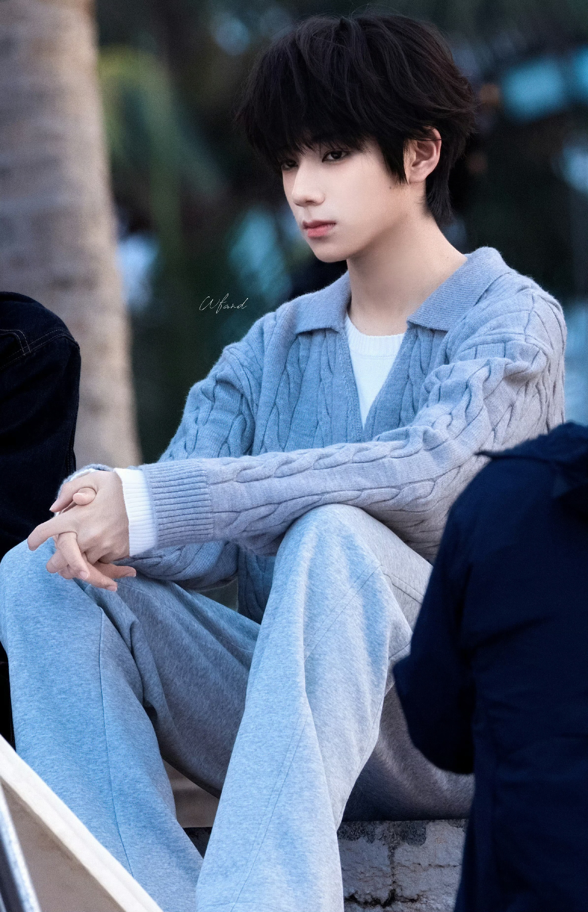 王橹杰太贴付彬言了 王橹杰新剧最新路透，太贴付彬言了，长相清冷又有少年感，气质干