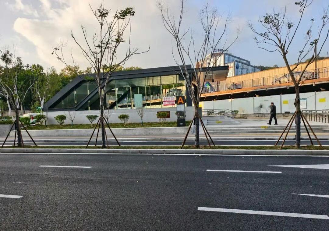 随着福州地铁4号线后通段正式开通运营，福州城投集团所属市城乡建总集团负责建设的福