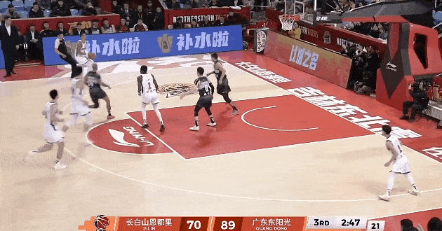 奎因三分连续进，漂移三分还能进，根本拦不住



奎因状态太出色了，三分也是连着