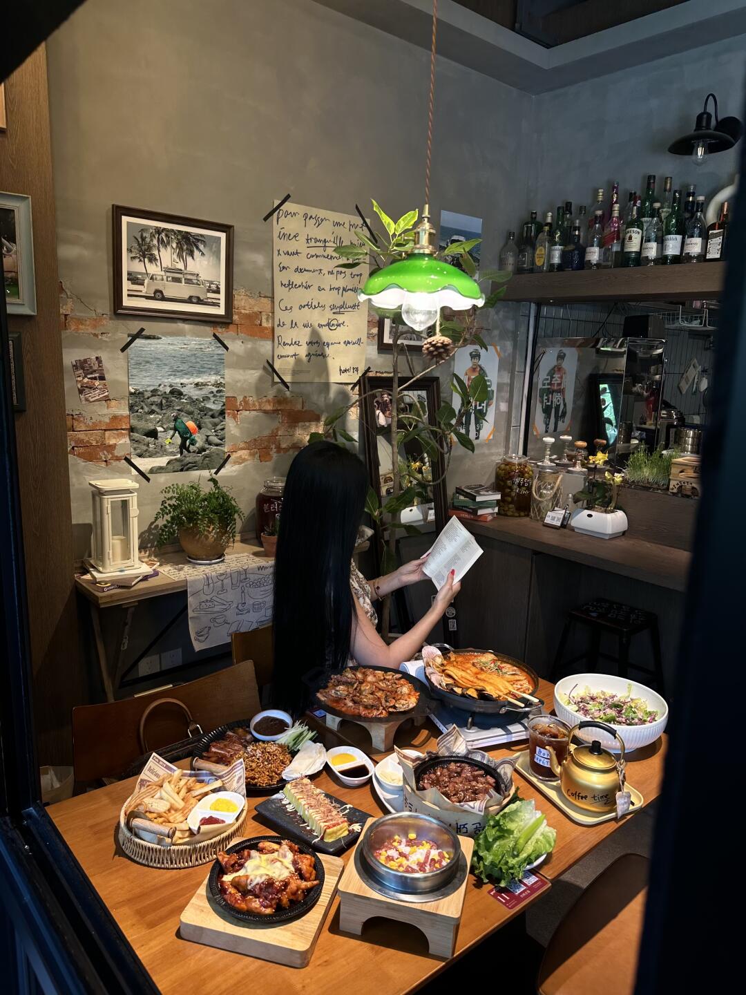 发现一家窗边🈶电影氛围感的韩国料理餐厅‼️