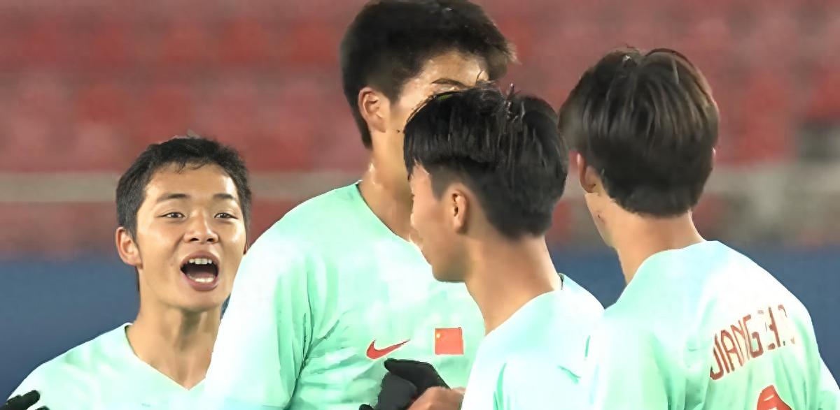 国足U16小将们真争气！10月19日对阵巴林U16，开场1分钟艾比布拉就破门，下