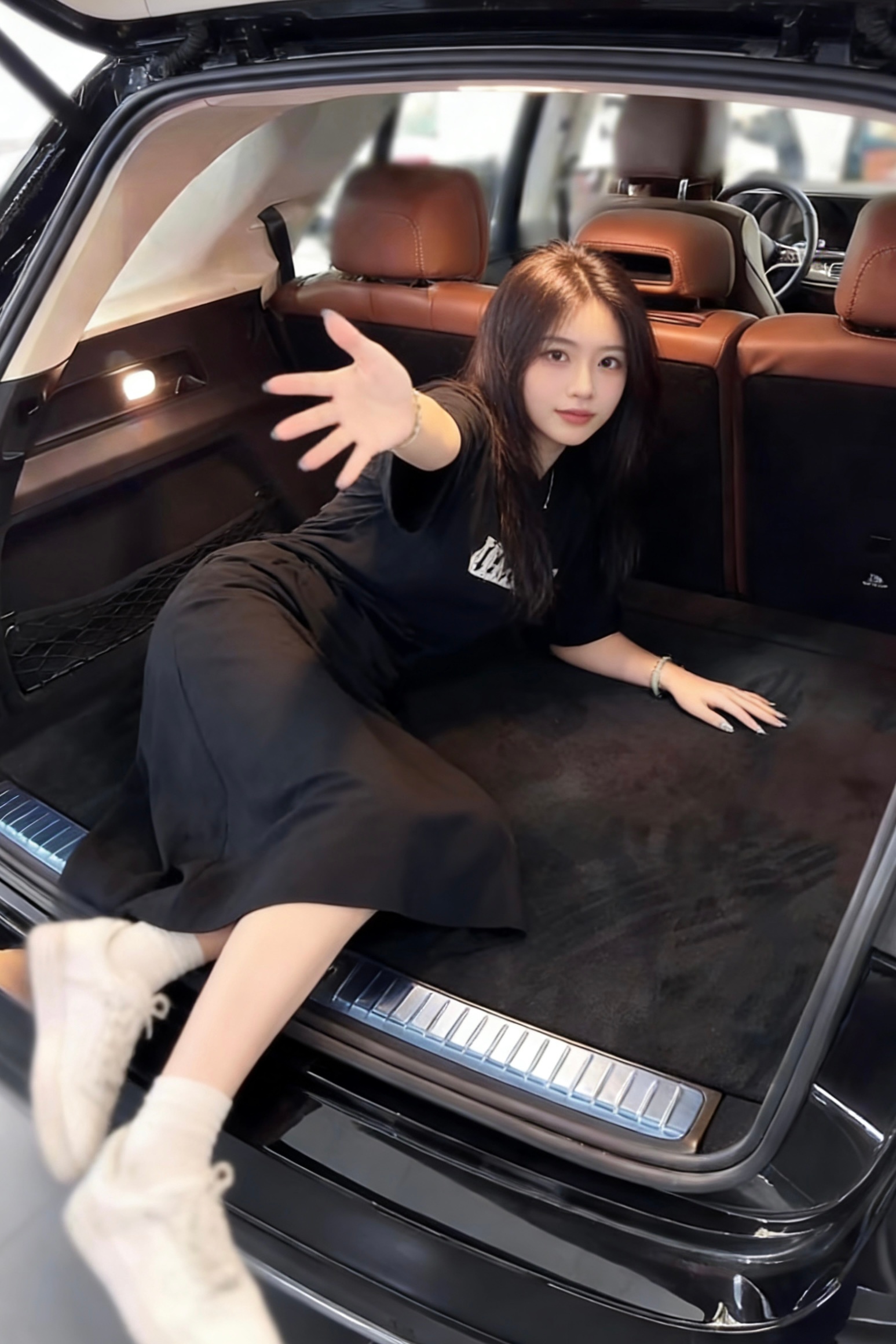 后备箱空间够大了吧 