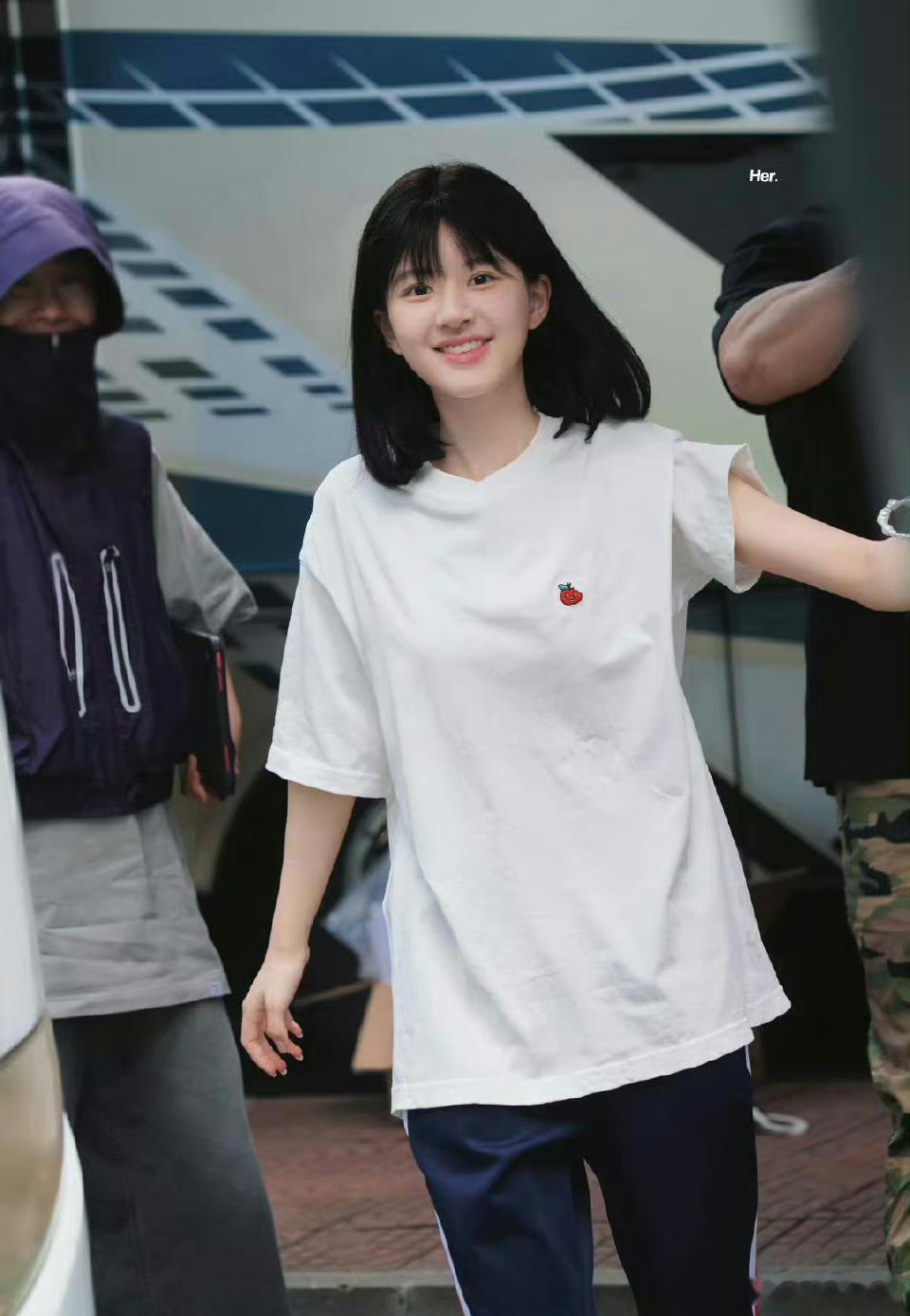 这剧组服装那么用心，给赵露思带的这假发也太假了吧？ ​​​