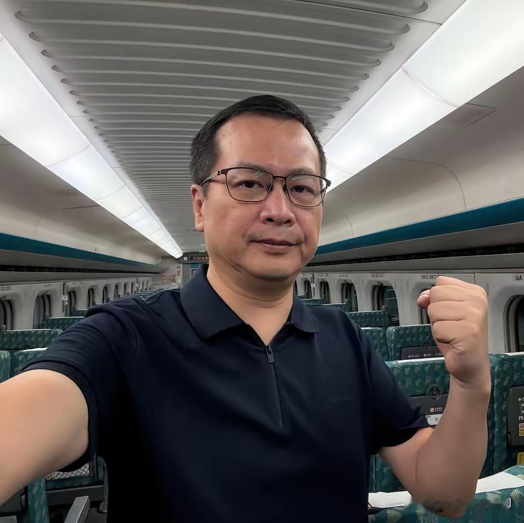 还别说，台湾省国民籍“立委”罗志强还挺有人味的，他拿出了十万新台币稿费，捐给了香