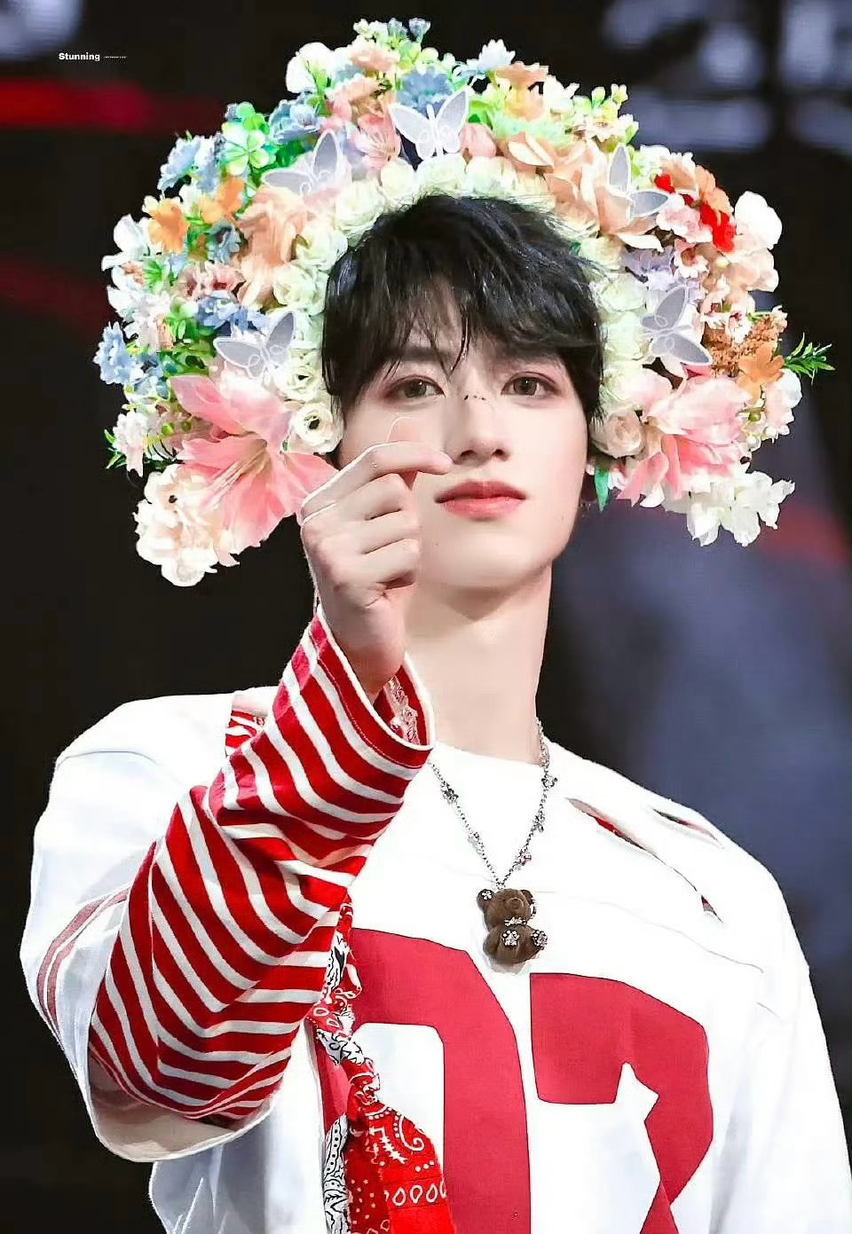 登陆少年首唱会的簪花造型，比个帅✨朱志鑫 张泽禹 张极 左航 苏新皓 ​​​