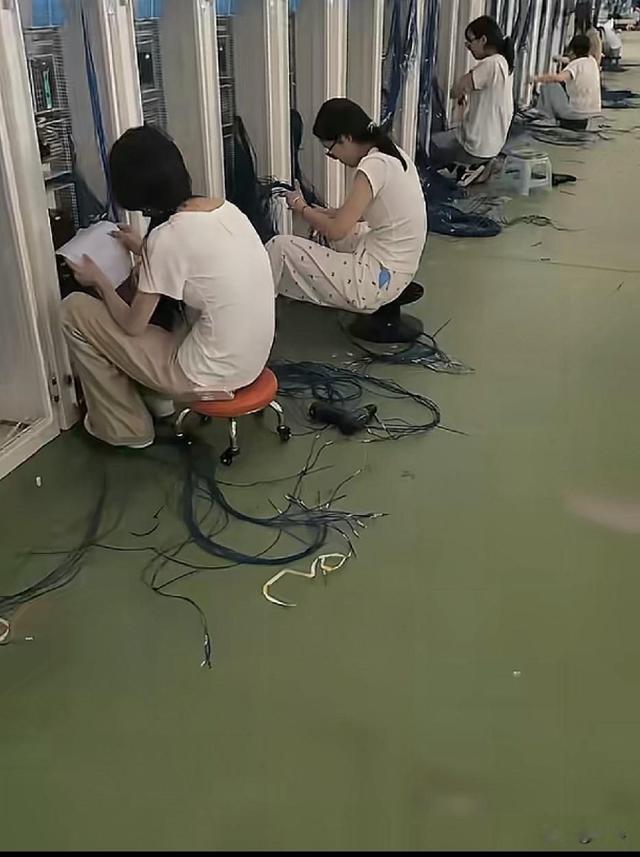 女生学电工很少见吧