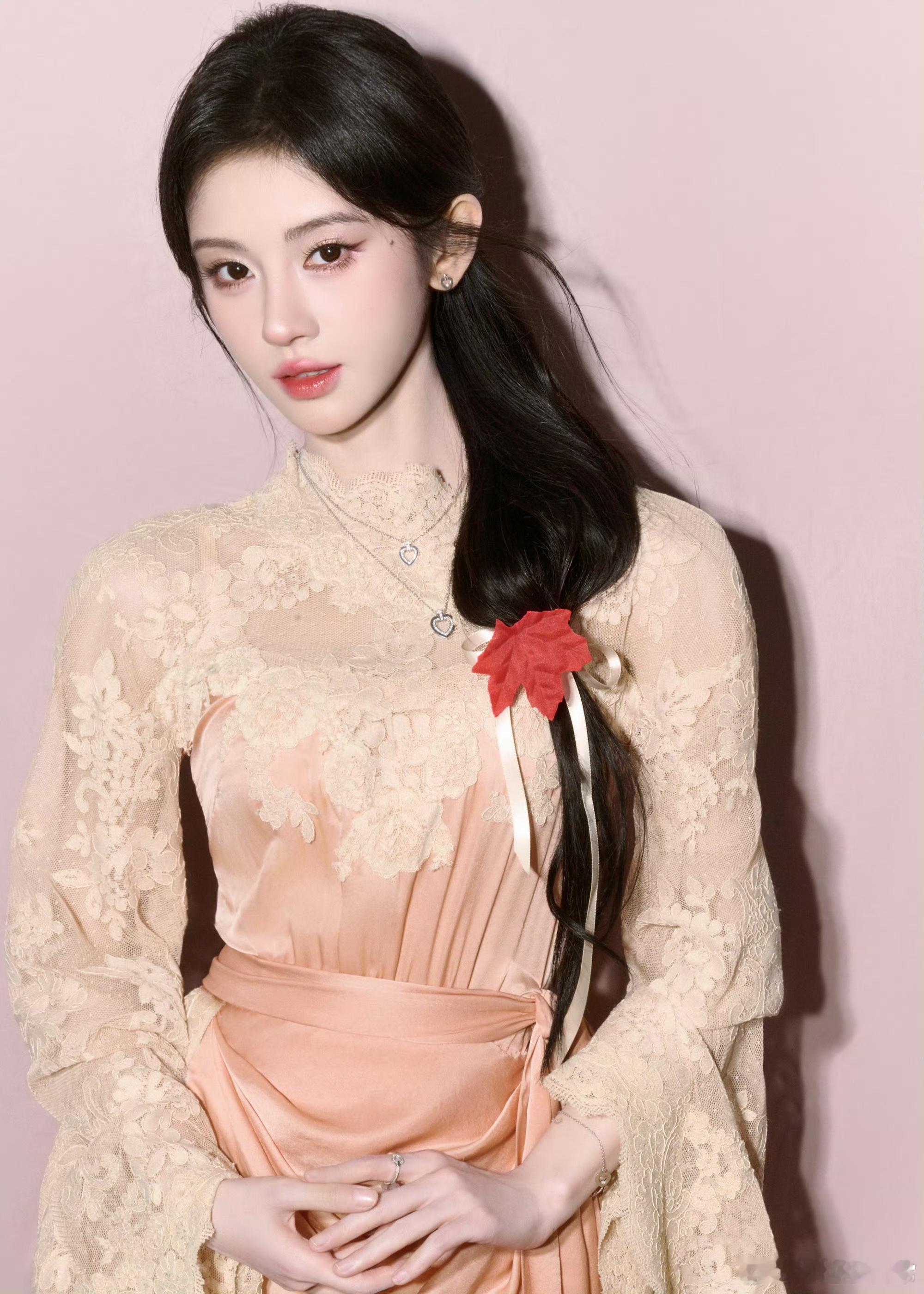 网传鞠婧祎B站跨年 鞠婧祎真的是舞台上的闪光点！每次她的唱跳都让人眼前一亮，跨年