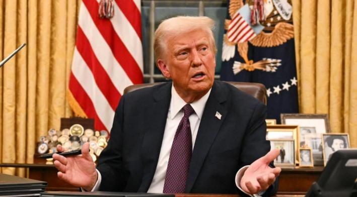 第二波中美争端开打，美遣返中国公民，特朗普在空军一号喊话中方。特朗普现在正在用自