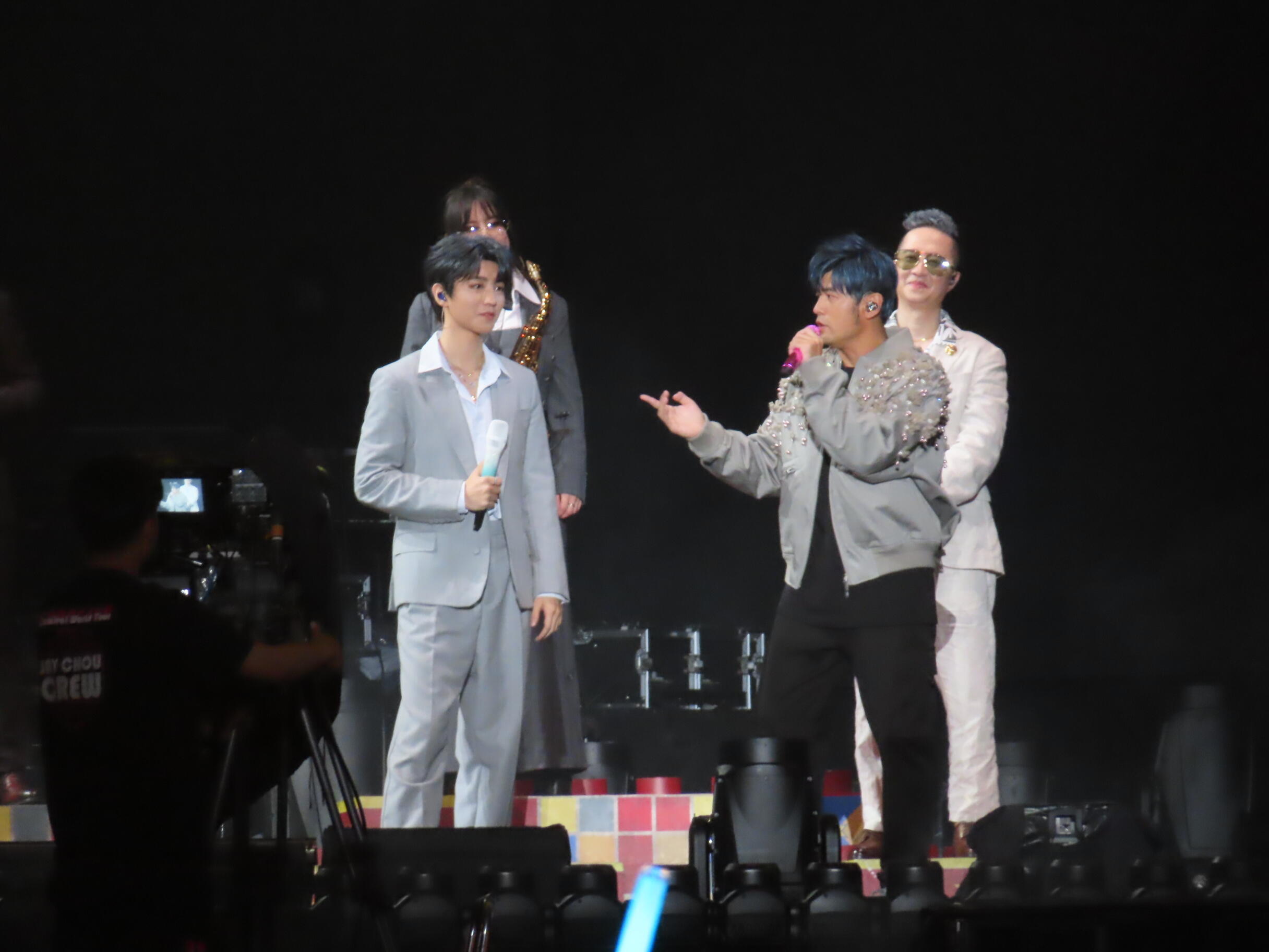 #王俊凯[超话]# 发光的米粒小脸蛋好漂亮啊#王俊凯工作室 多发爱看# ​​​