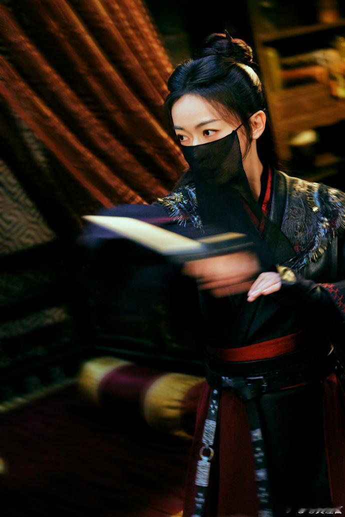 #吴谨言纵千劫万难也不负青州眉骨##吴谨言晒眉林剧照#吴谨言晒眉林剧照，眉林的故