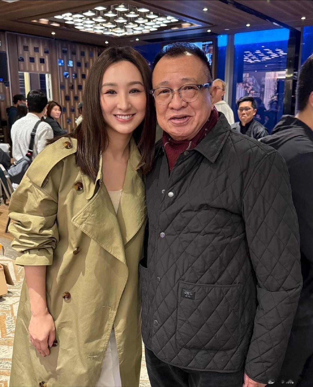 高海宁悼念许绍雄高海宁晒照悼念许绍雄 高海宁晒照悼念许绍雄，让我想起了好多港剧里