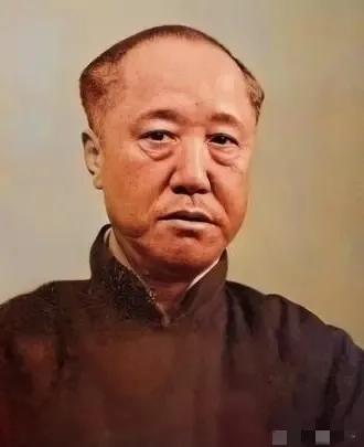 1949年，北平城换了天。一个66岁的老头把全家人叫到一起，宣布了两件事：第一，
