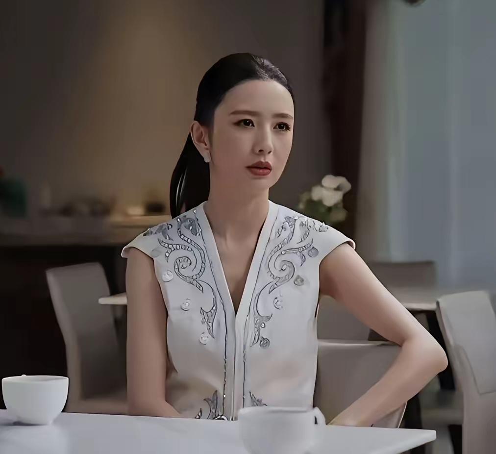 43发际线有问题这不是非常正常的吗。明星也是人，也会老啊。43岁难道还多年轻啊[