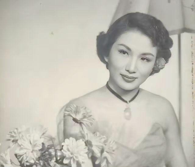 1912年，50岁的曹锟迎娶20岁的富家千金陈寒蕊。新婚夜，一番云雨过后，曹锟倒