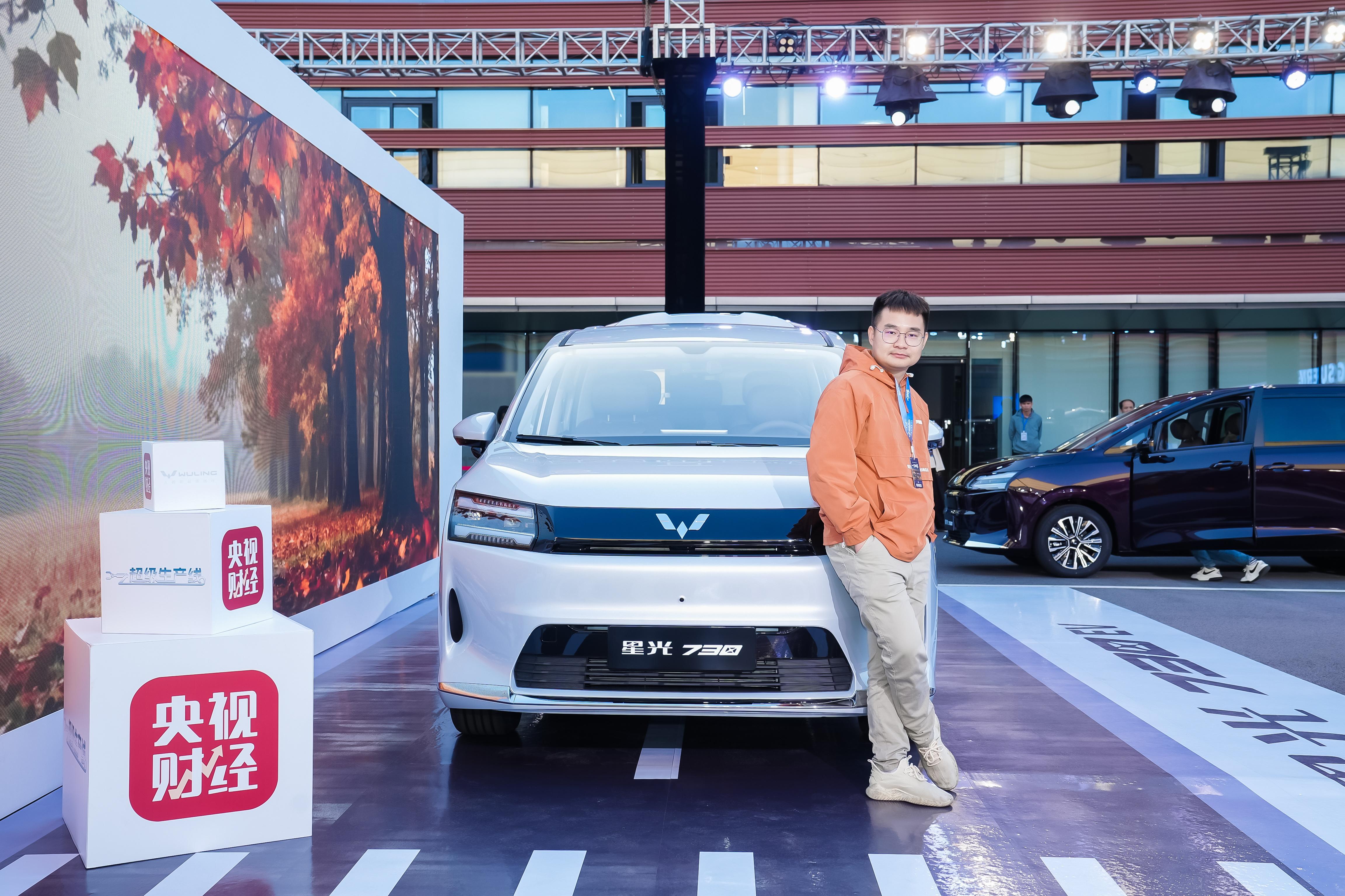 成年人同价位就是肯定想大小都要！如果拿10万块左右的价格来看！大的可以家用，小的