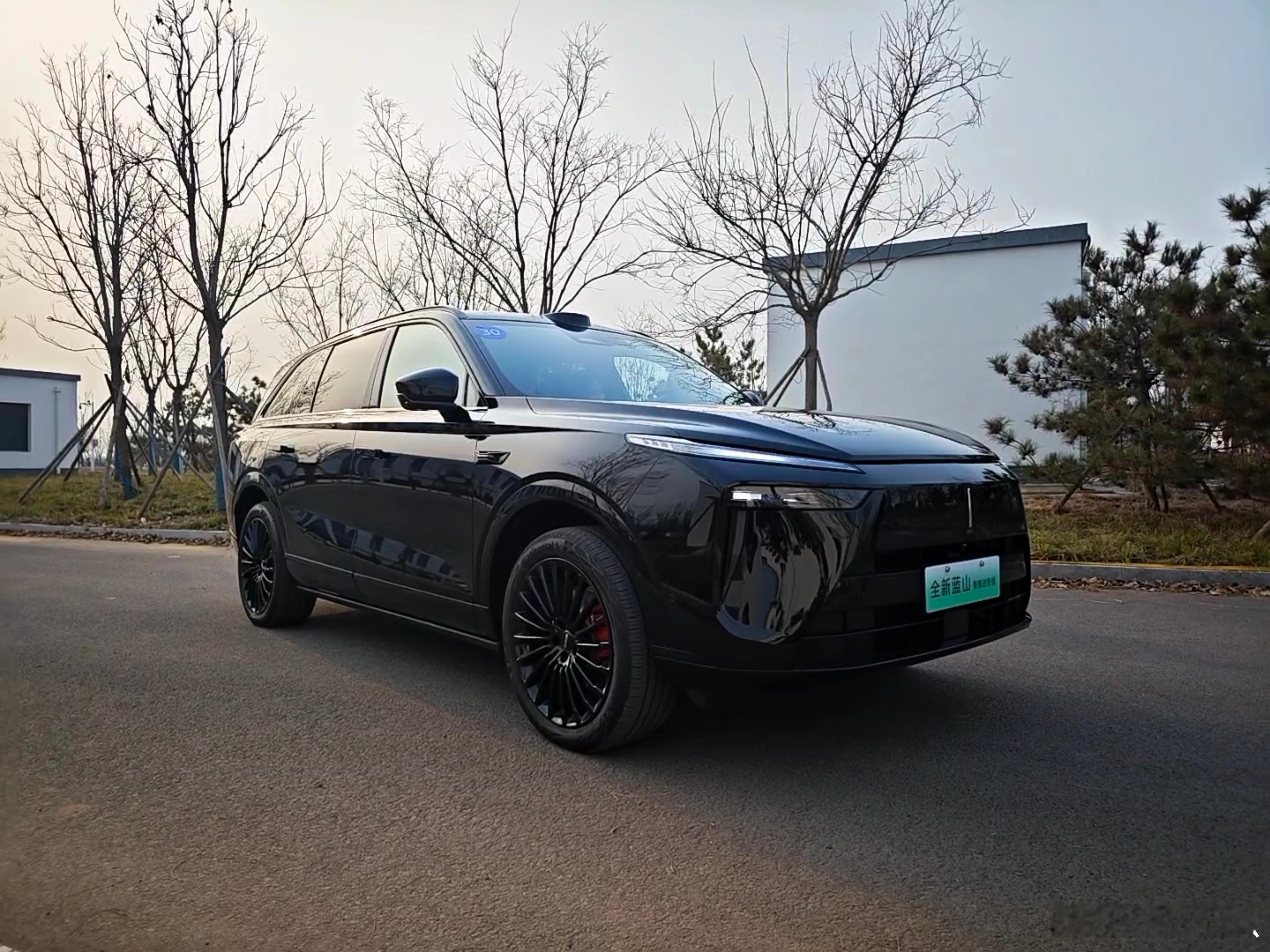 蓝山VLA大模型上车首秀  全新蓝山智能进价版VLA大模型上车 ，语音控车、防御