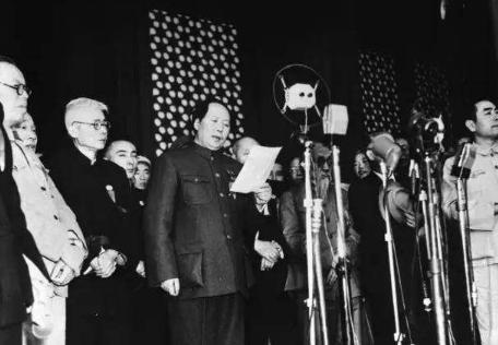 毛主席为中国革命牺牲了6位亲人，照顾好毛主席的后代，是我们的历史责任！
 
毛泽
