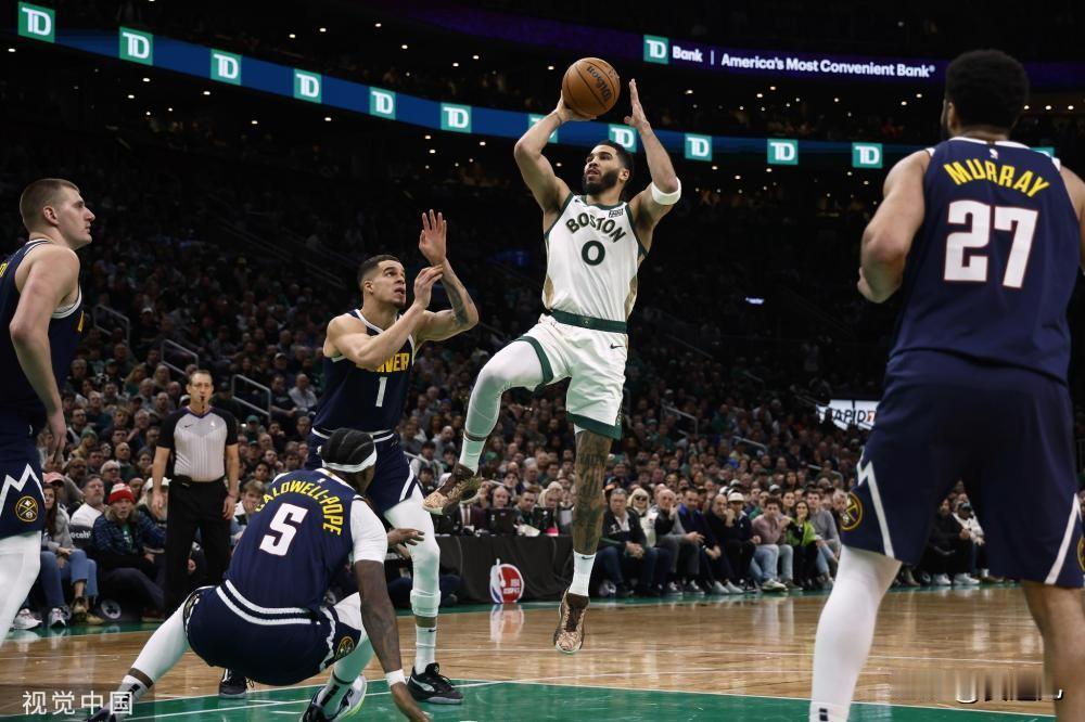 [NBA]掘金102-100力克凯尔特人 约基奇穆雷合砍69分 绿军负掘金主场2