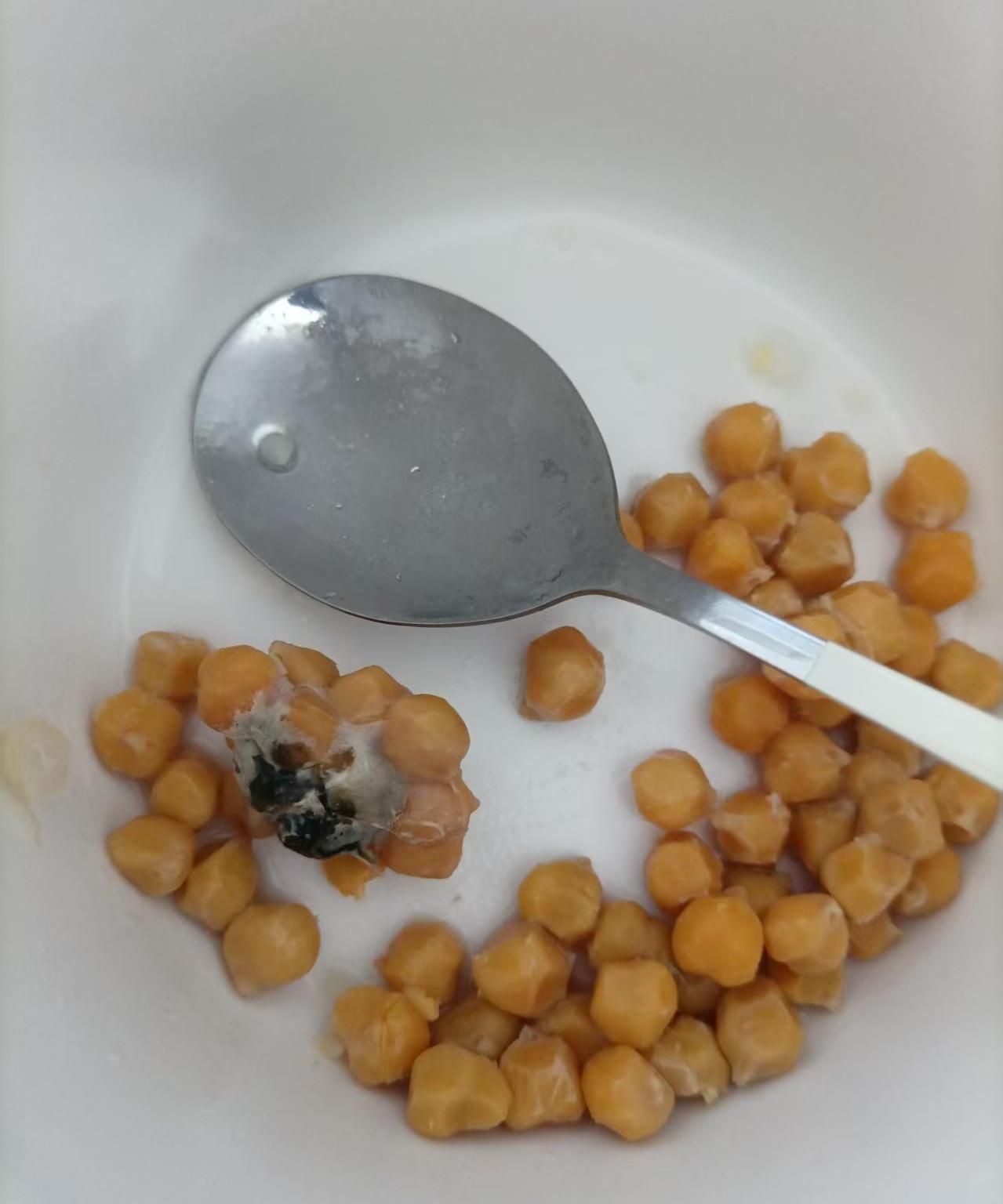 为了吃口干净的，我戒了半年零食饮料，结果花大价钱买的“健康轻食”，还是把我狠狠背