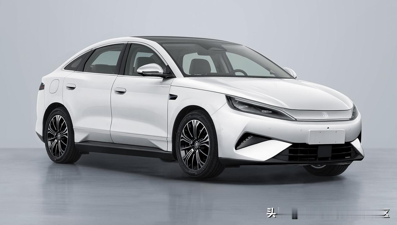 工信部第402批，比亚迪的姊妹新车[思考]

-秦MAX：纯电轿车，车身尺寸48