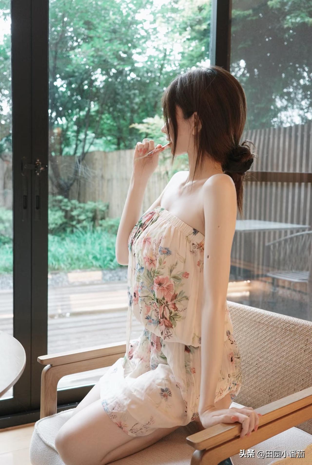 从别人的人生里看自己
​好像一切也还来得及
行己所爱，爱己所行
美少女美景分享