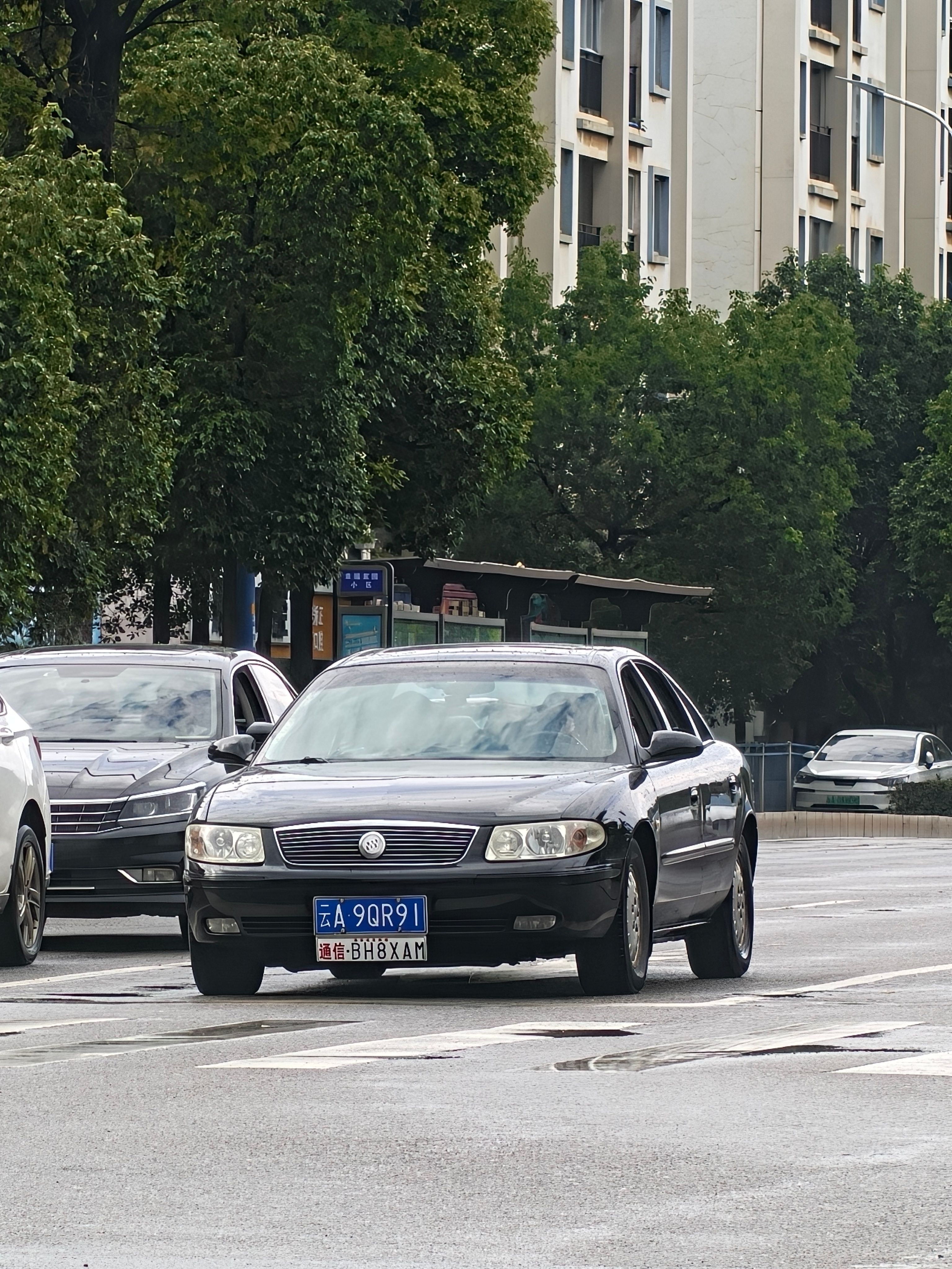 最近拍到的大别克们，这车2.5保有量真大，路上很多车况看着很一般的还在呼呼跑，充