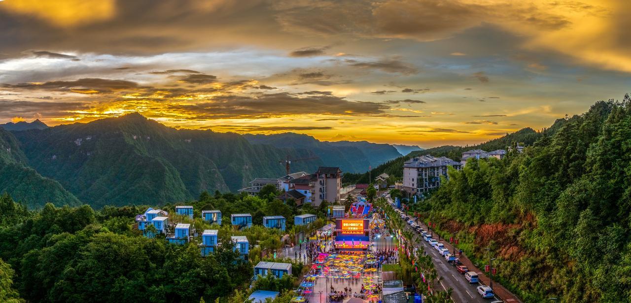 江津避暑地四面山、四屏、东胜，你选谁？
江津地处重庆西南部，夏季气候炎热，夏天避