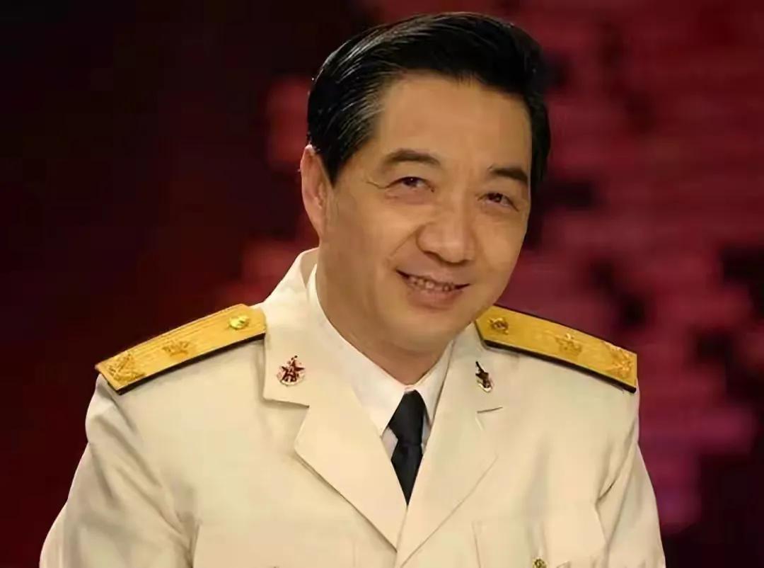 美国现在就算是停下来了，就不发展让中国追，二十年内，中国也不会超过美国”。当时弹