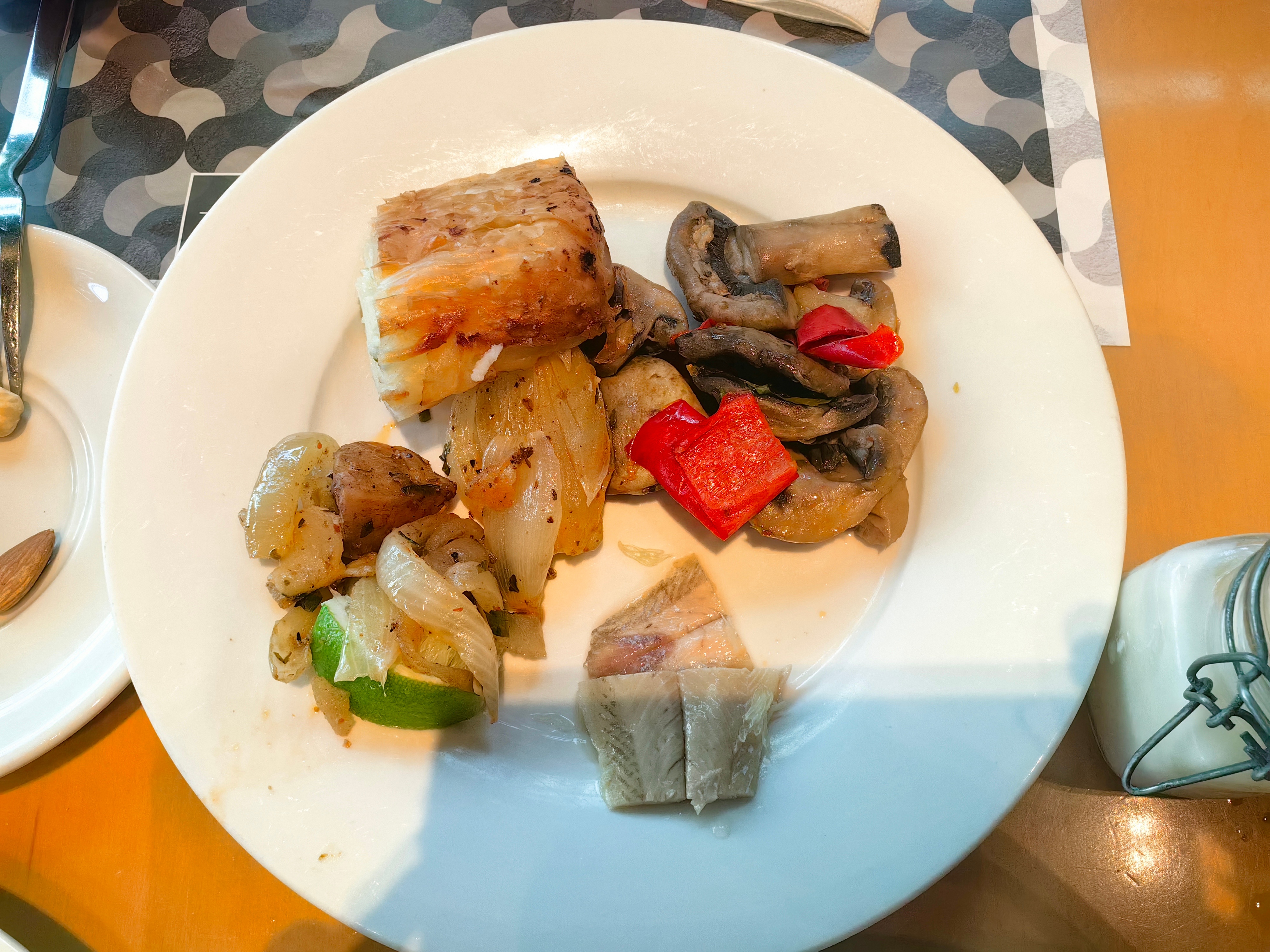 酒店早餐丰盛，喵奶奶唯独钟情扁豆汤。前年游伊斯坦布尔，偶然在路边小餐馆尝到扁豆汤